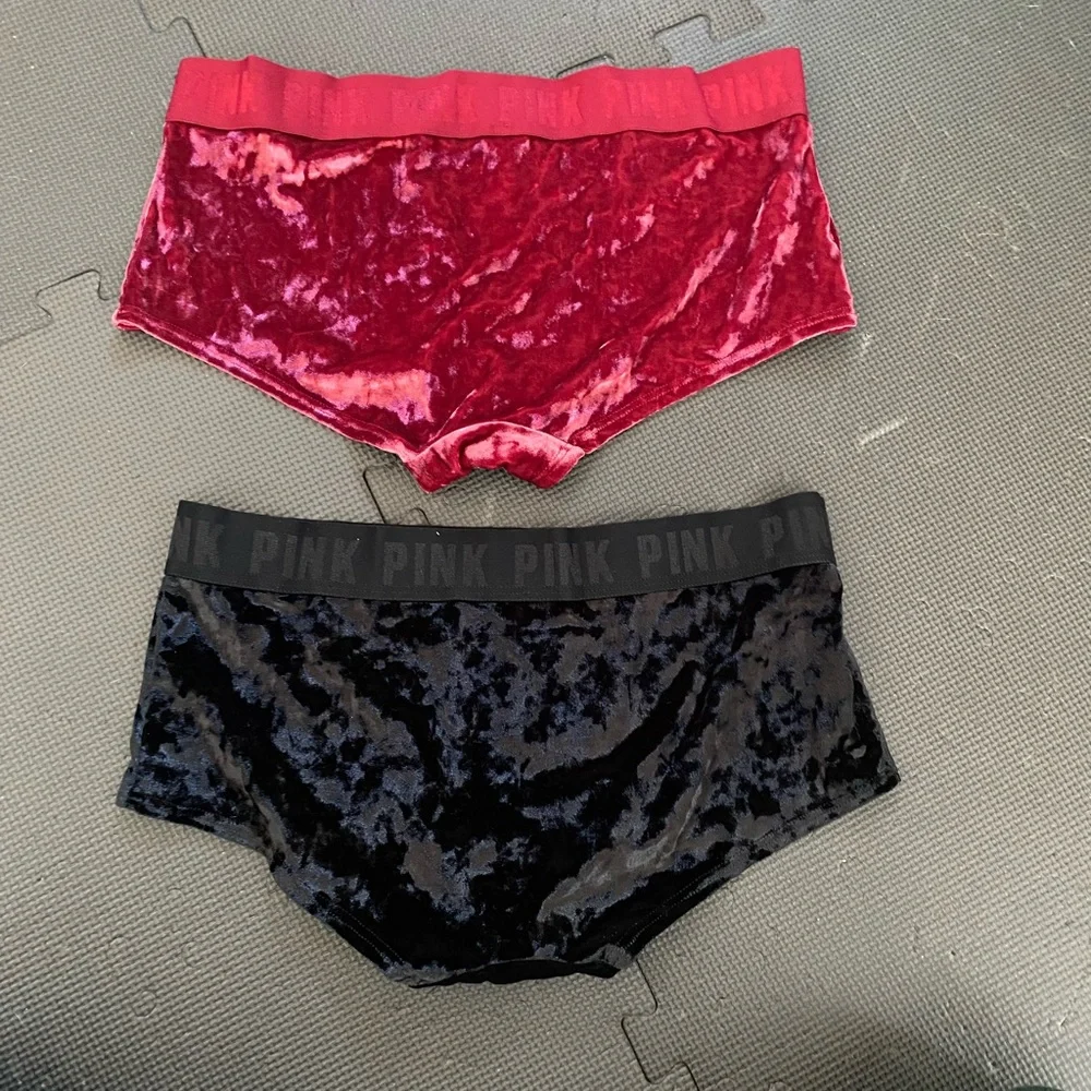VS velvety booty shorts, M - Picture 2 of 4